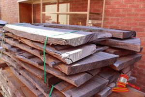 265 · BUNDLE OF SHEOAK SLABS, APPROX L1900mm, VARIOUS SIZES (INSPECTION RECOMMENDED)