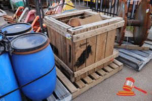 Digger Scoops With Arm Attachments Approx 6 In Crate, Overall Dimensions: 1120mm L X 1120mm W X 9700mm H