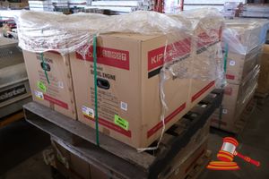 37 · 1 X NEW KIPOR DIESEL ENGINE, MODEL: KD188FAPE, 10HP, E/START, IN SEALED BOX.