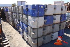 76 · 6 BUNDLES OF HDPE INTER LOCKING CUBE MODULES FOR FLOATING PLATFORMS AND PONTOONS, EACH SECTION APPROX 2M X 1.5M X 50MM, 4 SECTIONS PER PALLET. INCLUDING SOME FITTINGS