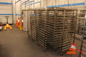 117 · 10 X 15 TIER BAKERY TROLLEYS. APPROX 520 X 800 X H1900MM