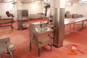 25 · RUDOLF SCHAD MEAT LOOPER & STRING TYING MACHINE. TYPE E85-2NR23. 3 PHASE (PLUG). PORTABLE. APPROX 800 X 800 X H1100MM. NOTE: REMOVED FROM SERVICE 24TH JULY 2026