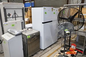 85 · 1 X HISENSE 328L REFRIGERATOR/FREEZER, MODEL: HRTF326, UNTESTED