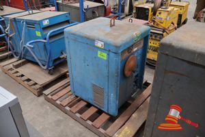 1 X Lincoln Idealarc Tm-300 Arc Welder, Model: Tm-300, Without Condenser 415v 5.7a, With Condenser 415v 4.4a, Plate Partially Readable, Untested (Some Mark/Rust), Approx; 670mm D X 640mm W X 840mm H, On A Pallet