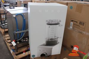 34 · 1 X SMEG HIGH PERFORMANCE BLENDER, MODEL: BLC02EGMAU, 220-240V 50/60HZ 1400W (POSS UNUSED, BOXED)