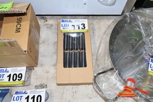 113 · STEAK KNIVES (SET OF 12)