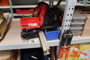 32 · BUNDLE OF ASSORTED ITEMS INCLUDING: HAND SAWS, LEVELS, SCRAPERS ETC
