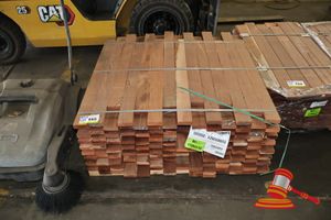 155 · PACK OF JARRAH, SKIP DRESSED, 75 x 25, FEATURE 404 LM, 0.375M3, PACK# 320028853, TRANSPORT DIMS- L 1000 x H 1050 x W 500, 300KG