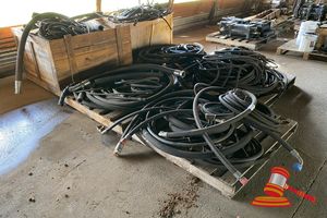 130 · 1 X CRATE AND 2 X PALLETS OF ASSORTED HYDRAULIC HOSES. ASSORTED SIZES AND LENGTHS