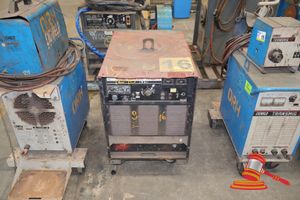 16 · 1 X LINCOLN ELECTRIC WELDER IDEALARC CV500-I, MODEL: CT500-I, SN: A1040200036, 3 PHASE, 415 HZ 50/60HZ, UNTESTED (SOME MARKS/RUST, APPROX; 570MM W X 800MM D X 820MM H, ON A TROLLEY