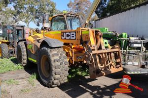 4 · JCB TELEHANDLER, MODEL: 560-80 AGRI PLUS SN:JCB5AYYHAJ2724395, 2018 YEAR OF MANUFACTURE, OPERATING MASS 11050KG, RATED CAPACITY 5500KG (SOME MARKS) NO ATTACHMENTS, KEY 67, ASSET SV071