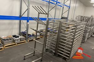 167 · STAINLESS STEEL FREE STANDING BOOT RACK. APPROX 500 X H2000MM