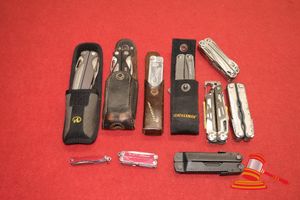 23 · 10 X ASSORTED LEATHERMAN MULTI PURPOSE TOOLS