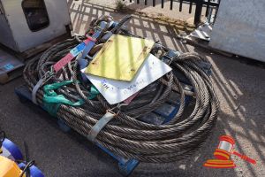116 · 2 X COILS OF STEEL WIRE ROPE, HEAVY DUTY, WITH VARIOUS LIFTING SLINGS AND STRAPS, INCLUDES: RATCHET STRAPS, CHAIN SLINGS, HOOKS, APPROX; 15M EACH (SOME WEAR / FRAYING VISIBLE), ON A PALLET