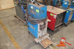 17 · 1 X CIGWELD TRANSMIG 400HD WELDER WITH WIRE FEED UNIT, PART NO: 707067 AND 707112, SN: M07011501061 AND MO7012902026, APPROX 1.2M H X 540MM W X 870MM D , 3 PHASE, UNTESTED (SOME MARKS / RUST)