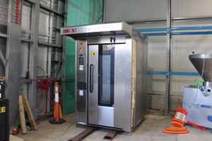 2021 Tagliavini Commercial Rotor Single Rack Rotary Rack Oven. Model Tre68. Stainless Steel. 3 Phase Hardwired. Approx 1450 X 1900 X H2300mm. Internal Oven Area Requires Cleaning. Light Corrosion On External Side Panels