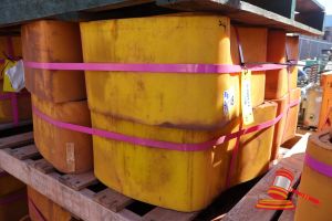 24 X Liner 400x400x250 Sqr Topdeck Beam, L 120 X W 120 X H 70 (Cm) Yellow Polyurethane, Stacked On Pallet (Some Marks), (B2572517)