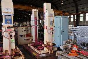 26 · 2 X STIL KONI ELECTRIC MOBILE COLUMN LIFT, MODEL: ST-1085 FWA, TYPE: 38227504-15, SN:UN251910 , CAP: 8500 KG, 24VDC 130A / 230VAC 3A, ON PALLET. (B4078165) (PO 81957097/02, PLANT# 1001)