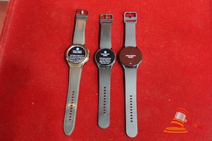 3 X SAMSUNG GALAXY WATCHES, MODELS: 1 X WATCH 4 SM-R860, 1 X WATCH 4 CLASSIC SM-R890, 1 X WATCH 5 SM-R910. ALL ITEMS UNTESTED ( SOME MARKS / NO CHARGER)