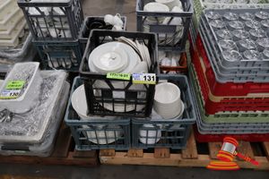131 · APPROX 3 X CRATES OF COMMERCIAL CROCKERY, INCLUDES: PLATES, BOWLS, VARIOUS SIZES (SOME MARKS)