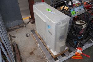 141 · DAIKEN AIR CONDITIONER/HEATPUMP OUTDOOR UNIT, MODEL# RXS60LVMA, SERIAL# E049265, 220-240 VOLTS, 50HZ (UNTESTED)