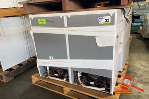 32 · 4 X WESTINGHOUSE BAR FRIDGES, APPROX; 480MM D X 500MM W X 760MM H, SOME MARKS, UNTESTED, ON A PALLET