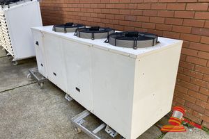 Heatcraft Commercial Refrigeration Unit. Model Pps328lma1-2. Approx 2400 X 800 X H900mm. Working Condition Unknown. Sold As Parts Only