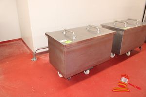 52 · STAINLESS STEEL MOBILE DUMP BIN/TANK WITH LID AND DRAINAGE OUTLET VALVE. APPROX 1150 X 660 X 900MM.
