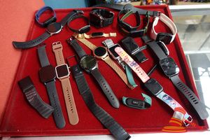 10 · BUNDLE OF ASSORTED SMART WATCHES (INCLUDING GARMIN, FITBIT, XIAOMI, REDMI), ALL ITEMS UNTESTED (SOME MARKS / NO CHARGERS)