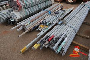 101 · APPROX 30 X GALVANISED STEEL SCAFFOLD TUBE, VARIOUS SIZES (USED, SOME MARKS / PAINT RESIDUE)