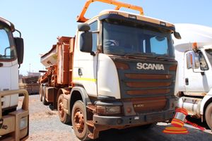7 · 2015 SCANIA G400 STEMMING TRUCK AUSROAD WHITE, 8x4, AUTO, P/S, A/C, DIESEL, STEMMING TRUCK WITH WATER TANK, REG NO - (UNLICENSED) ODO - 172,921KMS/13023HRS, ENGINE# DC1305L016844810, VIN# YS2G8X40009191135 (SK#1157), (FL#04R3808) (S44#RITM10727877) (DR#66790) (*NOTE - SOME INTERIOR PANELS LOOSE, CRACKED WINDSCREEN*)
