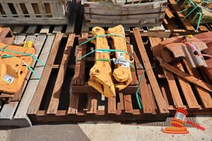 1 X Caterpillar Side Shoulder Wear Shrouds, Cat P/N:304-5853, Approx; 960mm L X 180mm D X 140mm H, On A Pallet
