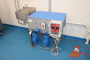 9 · MULTI SPEED DUAL CONVEYOR SECTION. STAINLESS STEEL. 240V (PLUG). APPROX 850 X 850 X H820MM. SINGLE BELT WIDTH APPROX 265MM. NOTE: REMOVED FROM SERVICE 24TH JULY 2026