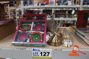 BUNDLE OF ASSORTED TRINKETS