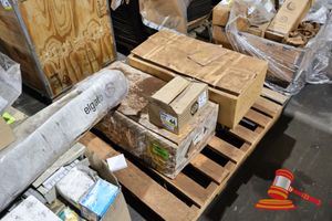 44 · HYDRAULIC PUMPS, APPROX 2 X BOXES, INCLUDES: PUMP OIL ATLASCOP , VARIOUS OTHERS (POSS UNUSED, BOXED, ON A PALLET)