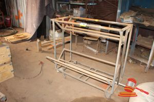 181 · MOBILE STEEL SPRAY PAINTERS DRYING TROLLY. APPROX 1600 X 700 X H1200MM
