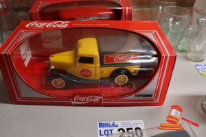 250 · VINTAGE COCA-COLA FORD PUBLICITAIRE DIE-CAST METAL TOY VEHICLE