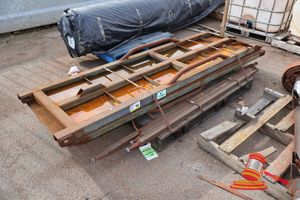 TRUCK RAMPS AND AXLES, METAL CONSTRUCTION, APPROX 2.6M X 750MM W (SOME RUST / SURFACE MARKS), ON A PALLET