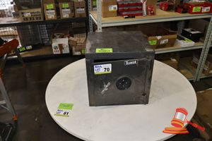 1 X GUARDALL SAFE, DIGITAL SAFE LOCK, UNTESTED L405 X W420 XH410 (LOCKING MECHANISM POSSIBLY BROKEN)(SOME MARKS)