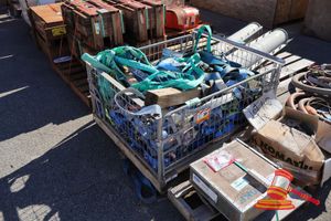 1 X Cage Of Lifting Slings And Tie Down Straps, Includes: Green 2000kg Lifting Slings, Blue 2500kg Tie Down Straps, Ratchet Strap Ends (Used Condition)