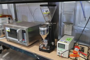 61 · MAZZER SUPER JOLLY V PRO COFFEE GRINDER - SERIAL:2129530. ELECTRONIC, 1 PHASE, 10 AMP, BLACK, ON COUNTER, 207MMW X 255MMD X 595MMH (744946)