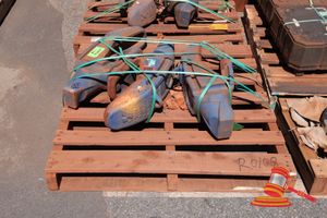 3 X Blue Adapters, Model; T710, 10 Approx 680mm L X 230mm H X 160mm W, (Some Rust), On A Pallet (Po; Fx1a504127)