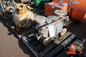 105 · 1 X NASH ROTARY VACUUM PUMP, (SOME MARKS / RUST)