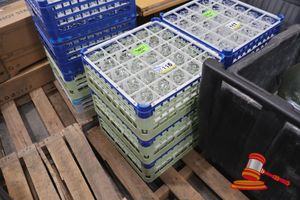 APPROX 75 X WINE GLASS, COMMERCIAL DISHWASHER 3 x RACKS