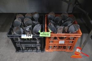 104 · APPROX 18 X STAINLESS STEEL JUGS