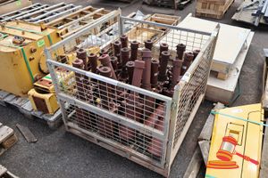 Approx 26 X Esco Air Over Hydraulic Cylinders For Caterpillar Brake System, In A Crate