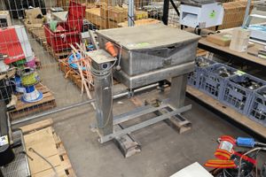 35 · MERCER BRATT PAN/ TILTING SKILLET OR BRAISING PAN, MODEL AND SERIAL NUMBER UNREADABLE, ELECTRIC 3- PHASE, MOUNTED ON LIFTING FRAME, UNTESTED,