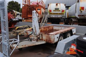 1999 Custom Made Boxtop Trailer, White, Tandem, Reg #: 1TKL697, Expiry: 8/04/2027 VIN: 6T9T20WA1X1AAK303 Features: Hydraulic HMF Crane, Male Power Outlet, Electric Motor, Spare Wheel, Battery, Tool Storage Box, 1x Stabiliser Leg, 7 Pin Connector, LED Lights, Approx 1460 x 2500mm. Condition: **Rust/Scratches Across Frame, Holes In Floor Of Trailer.** Panel: POOR, Paint: POOR, Tyres: FAIR