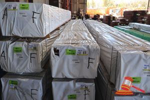 83 · PACK OF JARRAH SKIP DRESSE 100 x 25, FEATURE 403 LM, 1.008 M3, PACK# 320028603, TRANSPORT DIMS- 5.7 MT x H 450 x W 480.