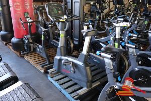 1 X Life Fitness Upright Exercise Bike, Model: Osc-Cx, Sn:0sc501175, Untested, Some Marks, Approx; 1.1m L X 470mm W X 1.3m H